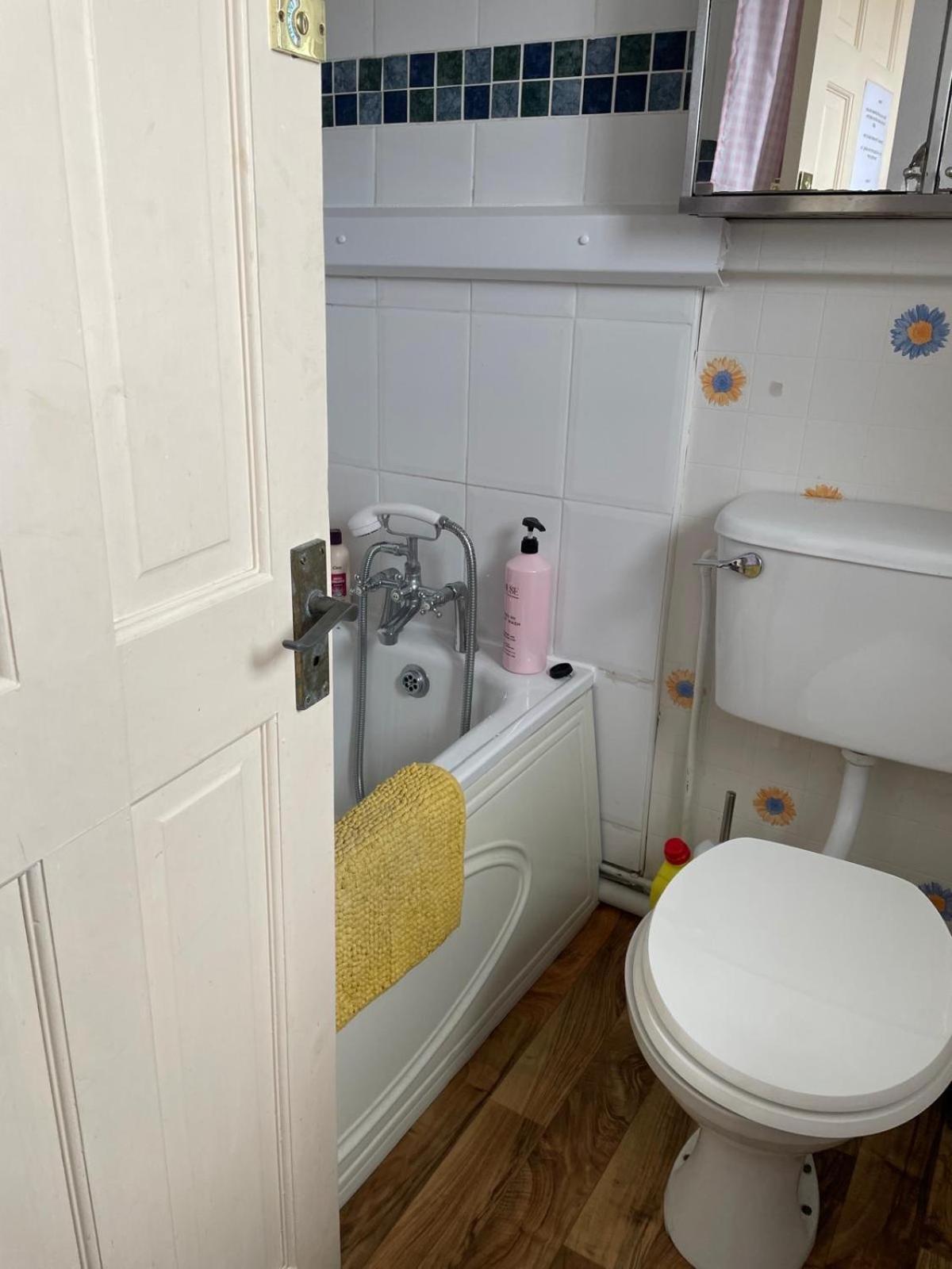 Room Only Guest Accommodation, Guest House Self Catering Bangor  Exterior foto